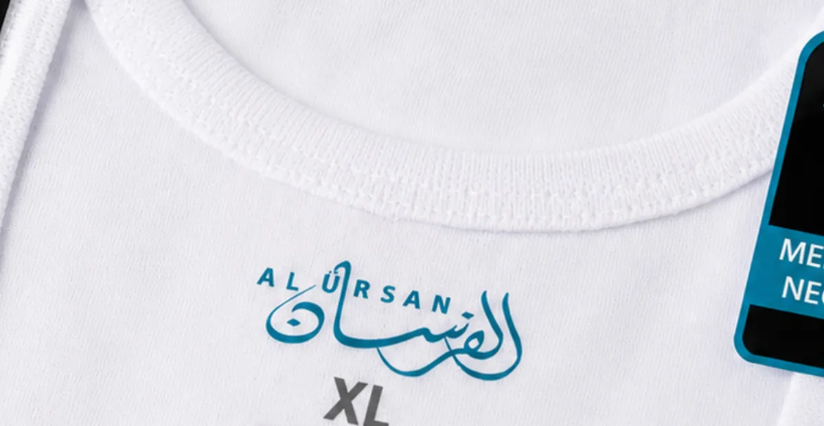 رقبة فنيلة الفرسان الدائرية